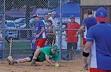 Snowhawks use early lead to beat The Lakeland Times
