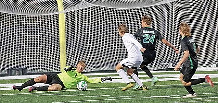 Everest rallies in second half to retain Hammer