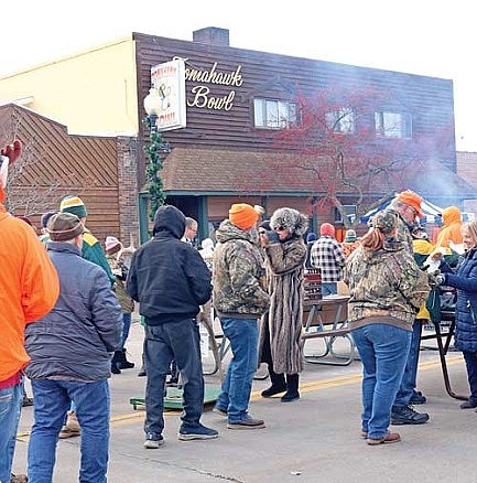 Some hunting traditions remain: Tomahawk Venison Feed still draws a crowd
