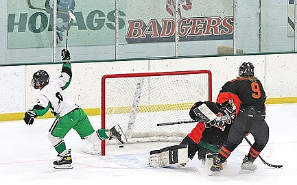 Hockey: Hodags dominate SEaLs, win third straight