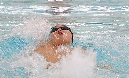 Relay kings: Hodags claim 8 events in home invite 