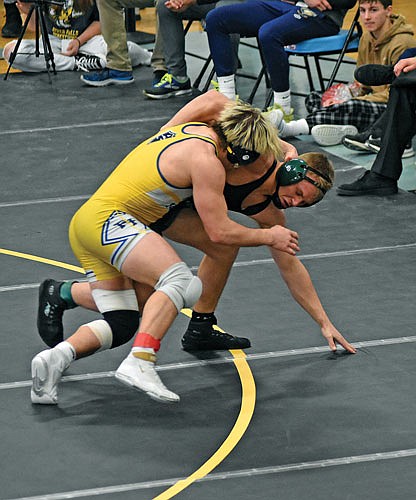 Gavin Ostermann overcomes penalty, qualifies for state wrestling tourney