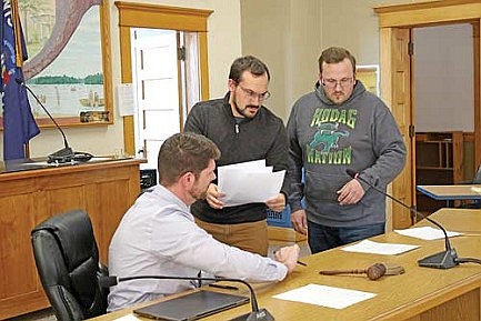 Mayor vetoes ordinance amendment  involving public amusement fees