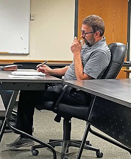 Sheriff alerts committee to jail staffing concerns