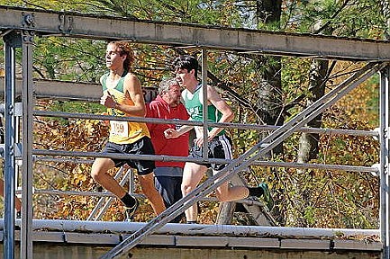 Ruetz finishes 5th, qualifies for state cross country meet