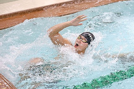 Hodag swimmers close out 2022 with a sweep