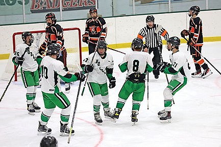 Hodags skate into holidays with 4-1 win