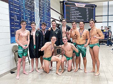 Hodag swimmers edge Oregon to win Lightning Invite