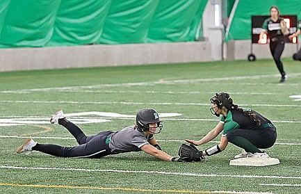Everest sweeps RHS softball